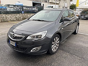 Opel ASTRA J 5 P.